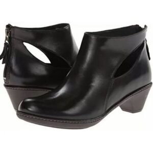 Dansko Bonita leather cut out ankle boots 36-5.5/6 B47